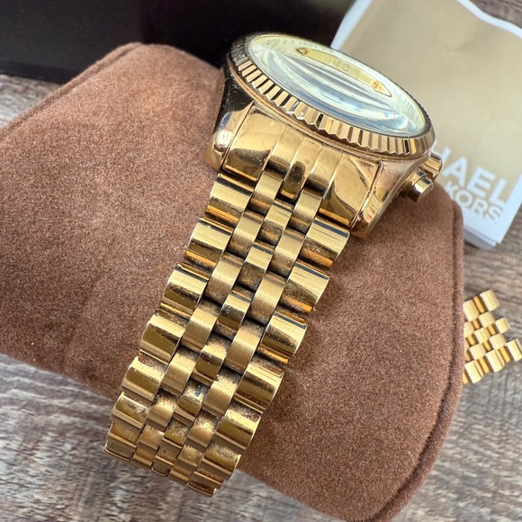 Michael Kors Gold Women's Watch - Picture 3 of 9